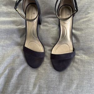 Bandolino Navy Suede heels